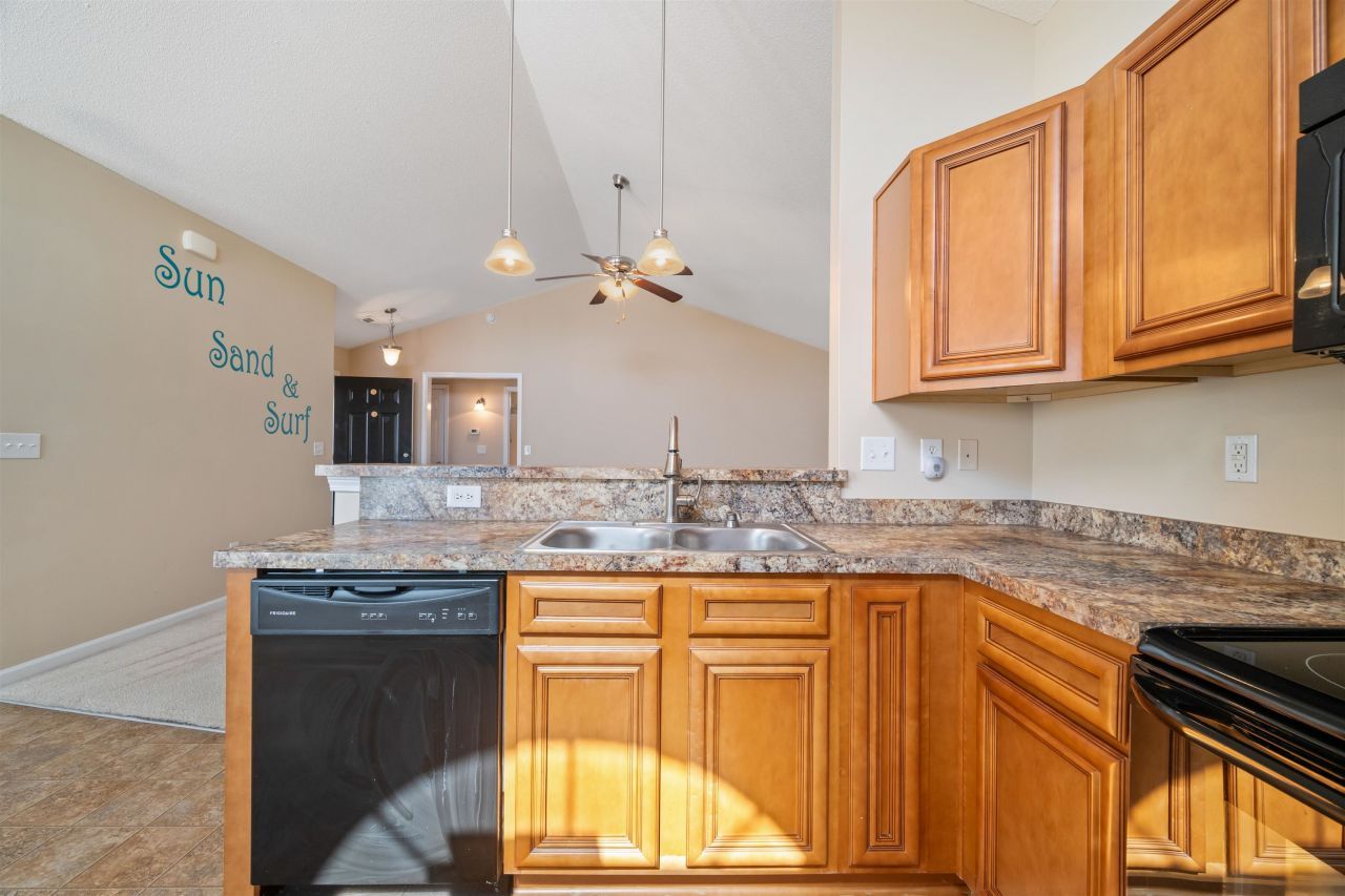 568 Cottage Oaks Circle Photo 14