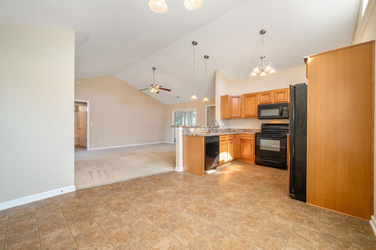 568 Cottage Oaks Circle Photo 15