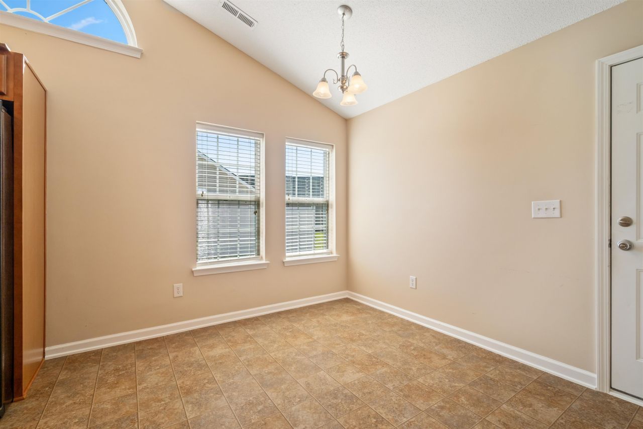 568 Cottage Oaks Circle Photo 16