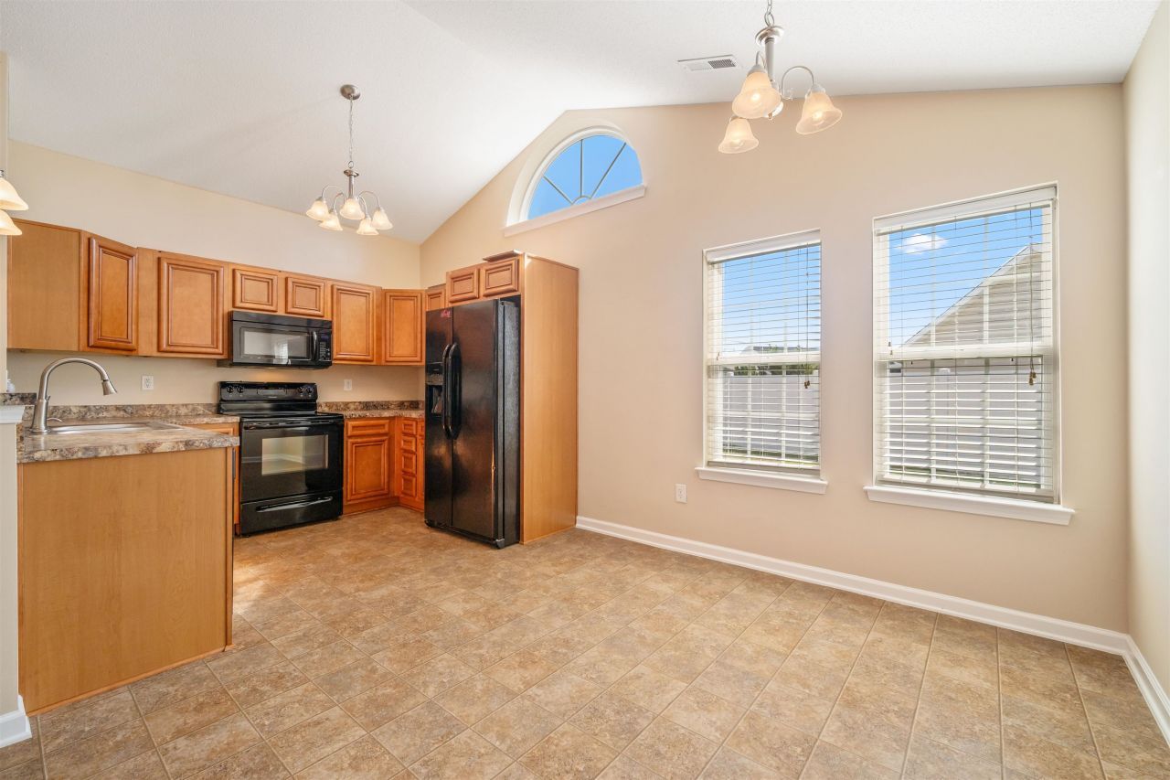 568 Cottage Oaks Circle Photo 5