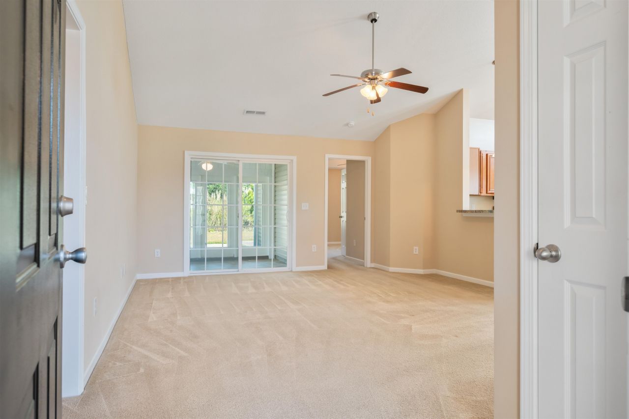 568 Cottage Oaks Circle Photo 9