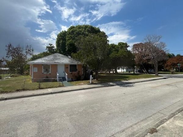 1005 N 14th Street, Fort Pierce, FL 34950