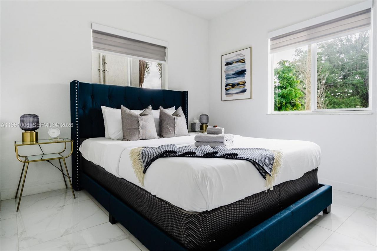 8765 NW 22nd Place , Miami, FL 33147 Photo