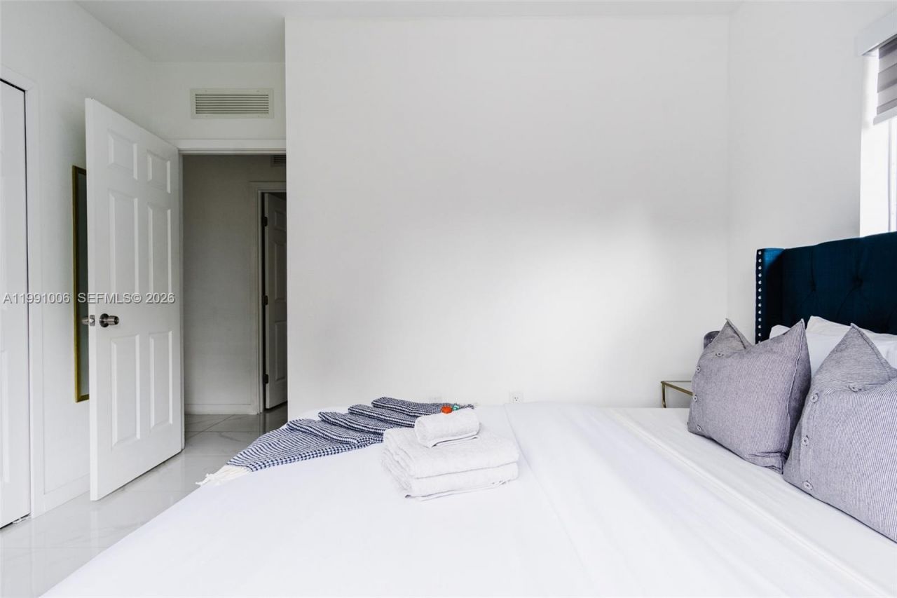 8765 NW 22nd Place , Miami, FL 33147 Photo