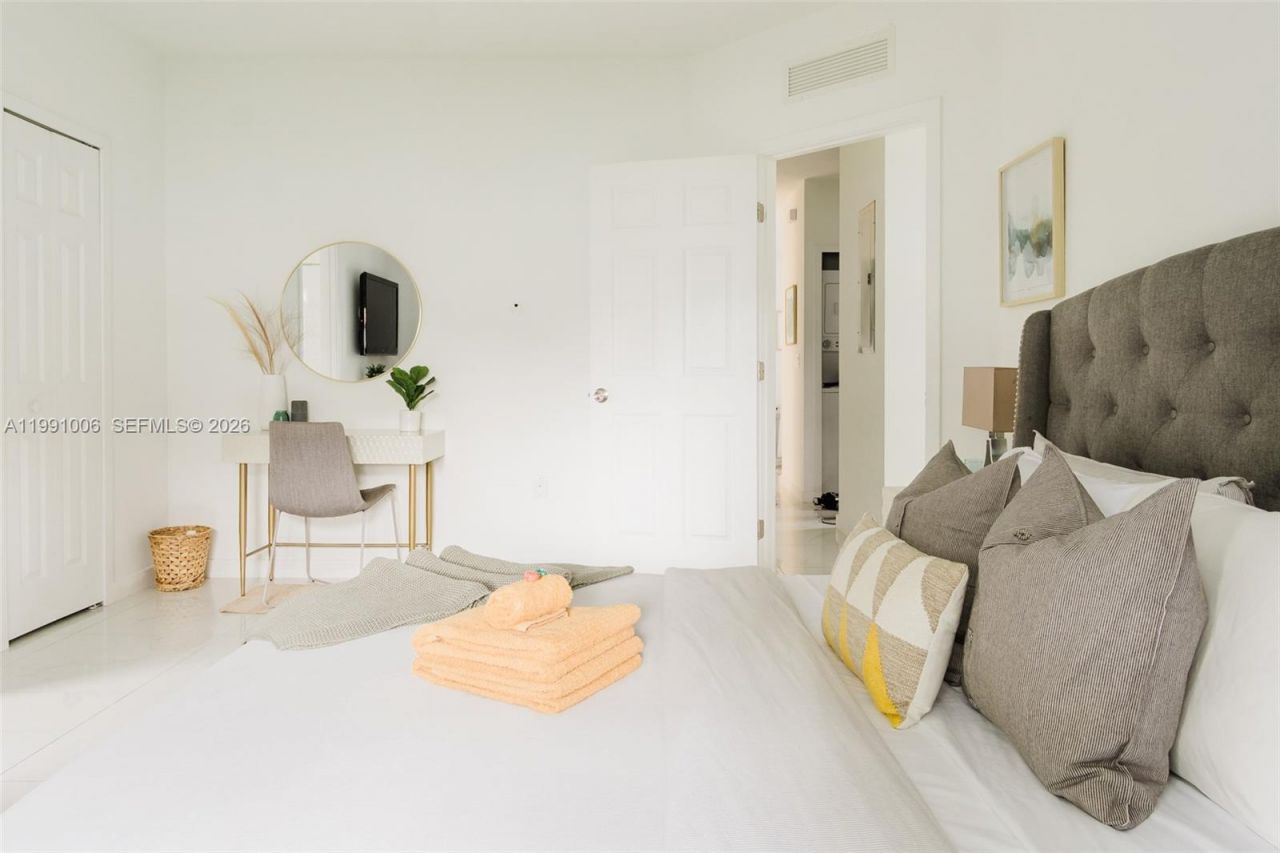 8765 NW 22nd Place , Miami, FL 33147 Photo