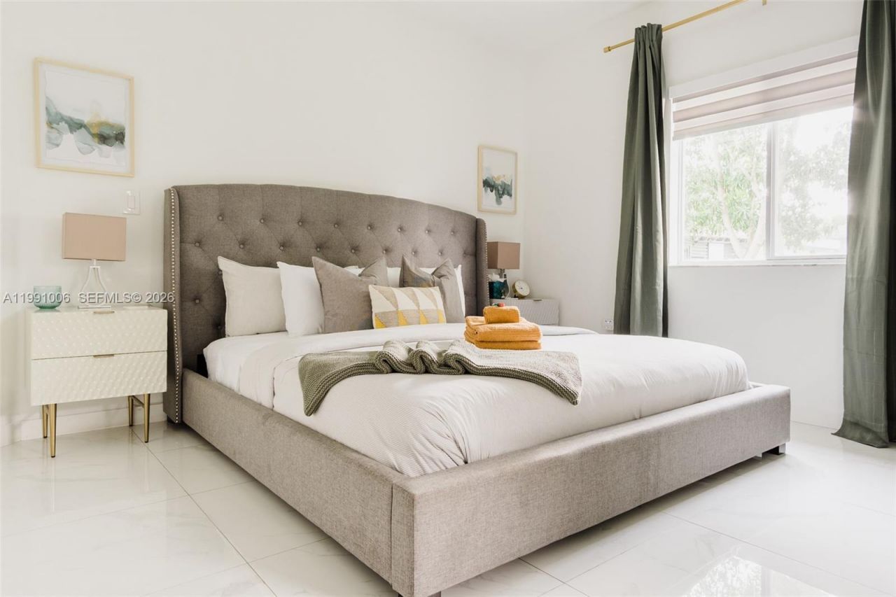 8765 NW 22nd Place , Miami, FL 33147 Photo