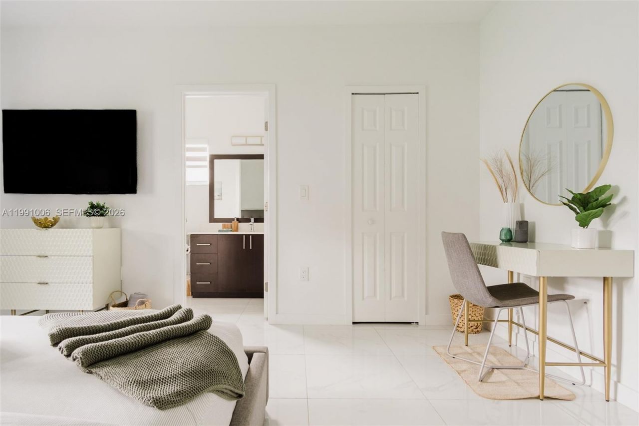 8765 NW 22nd Place , Miami, FL 33147 Photo