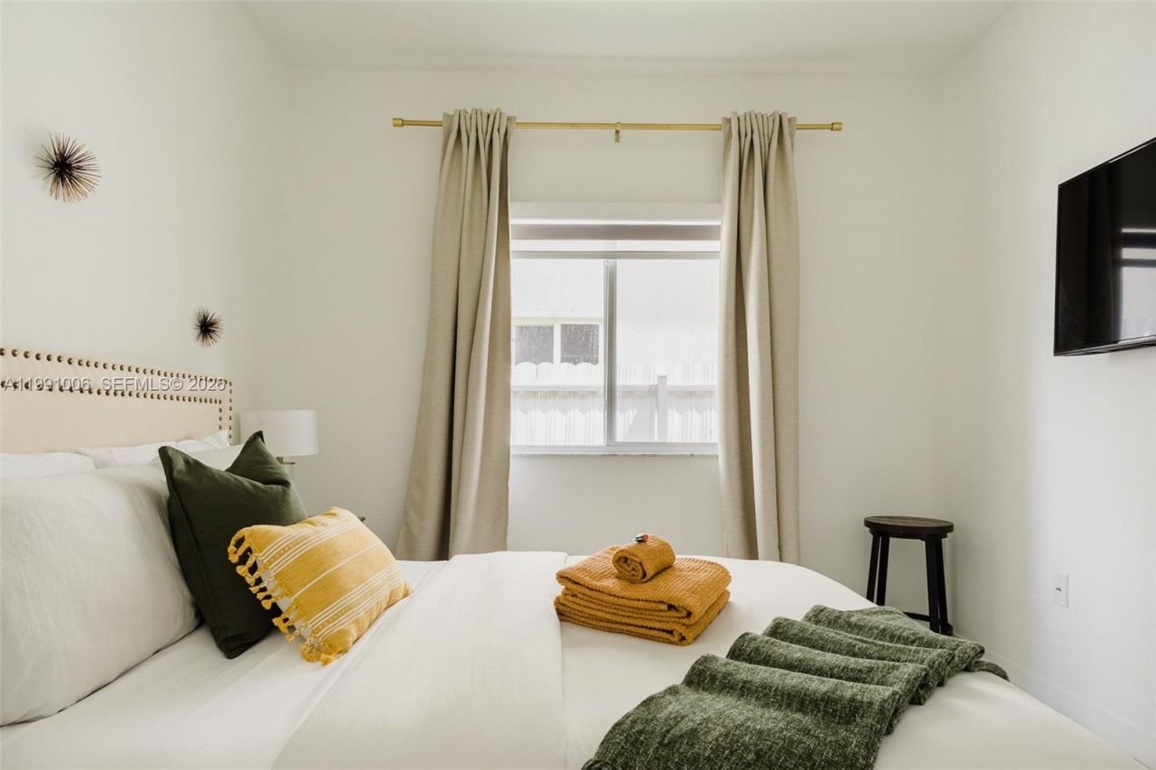 8765 NW 22nd Place , Miami, FL 33147 Photo