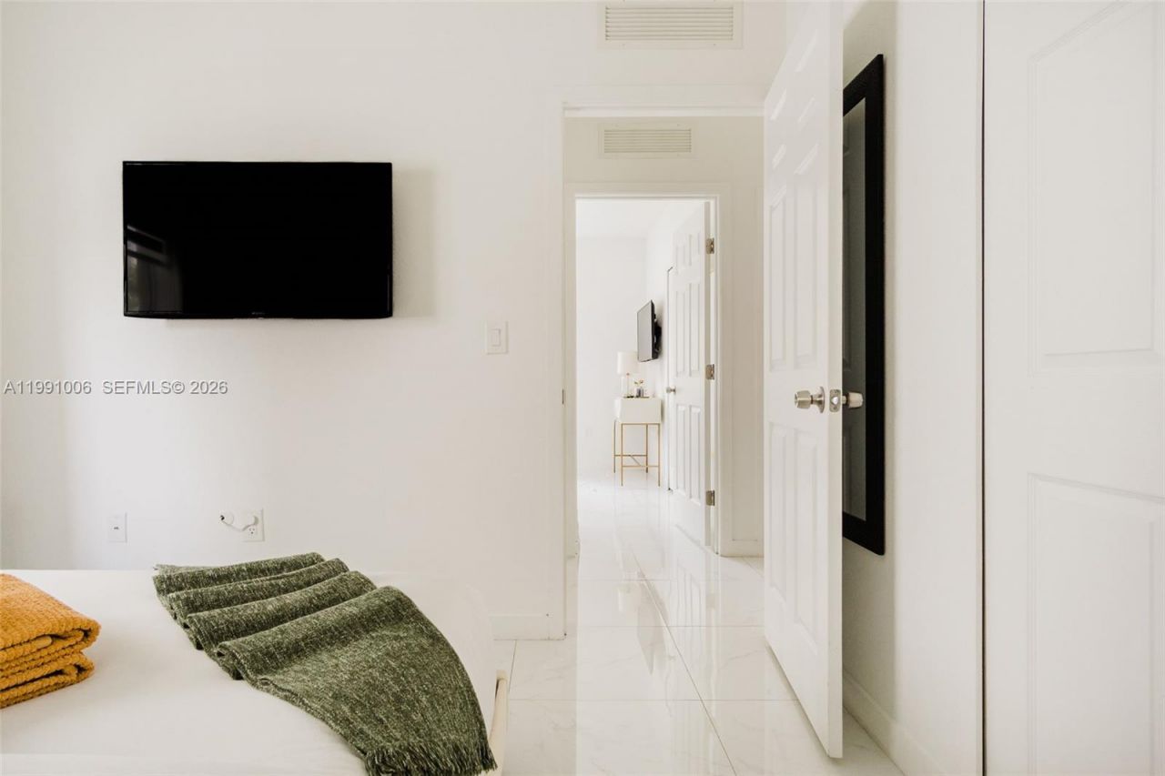 8765 NW 22nd Place , Miami, FL 33147 Photo