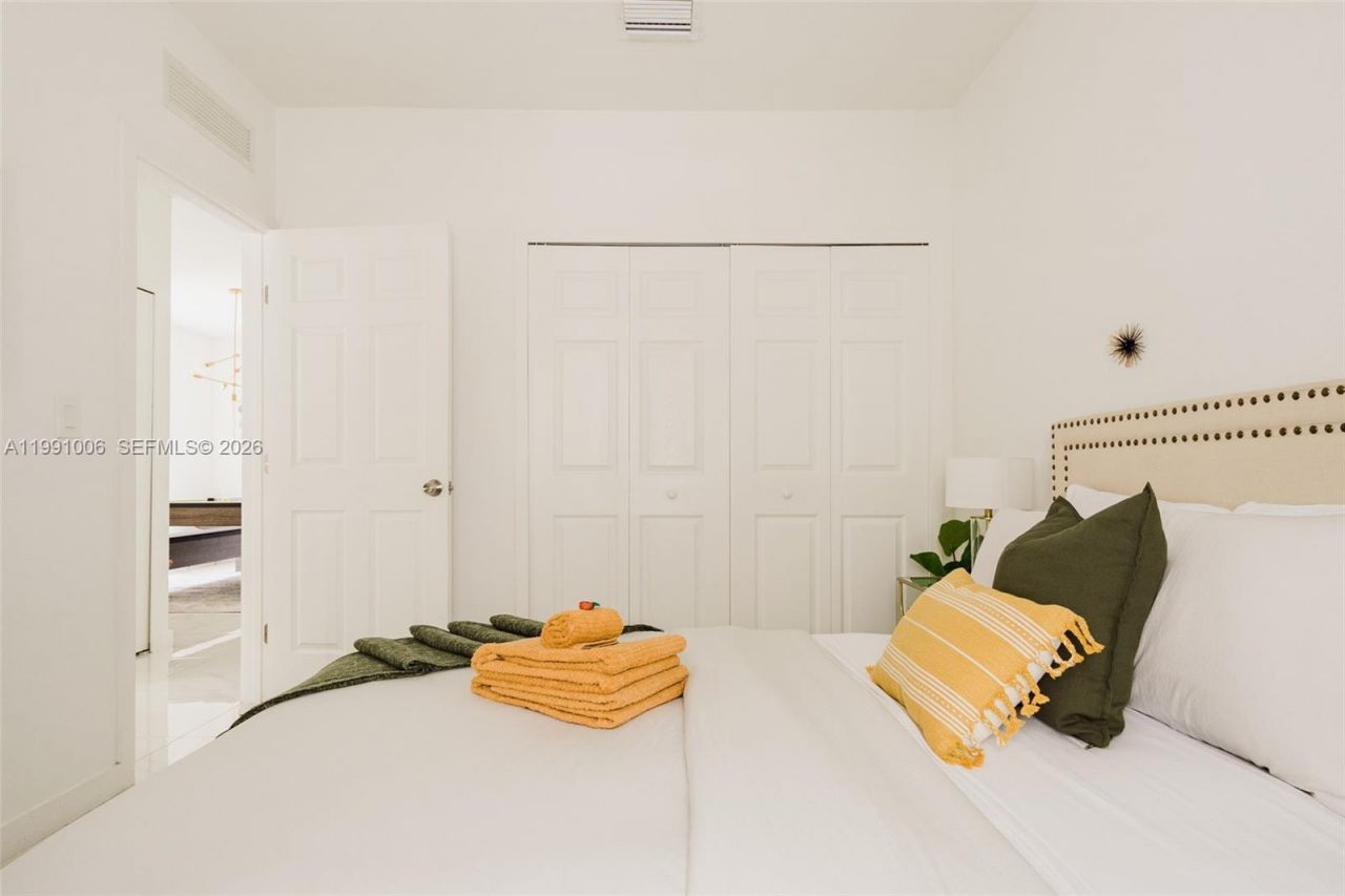 8765 NW 22nd Place , Miami, FL 33147 Photo