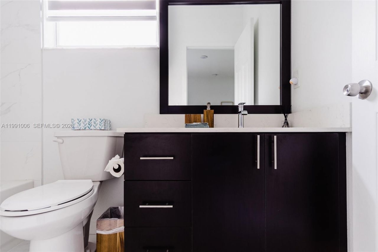 8765 NW 22nd Place , Miami, FL 33147 Photo