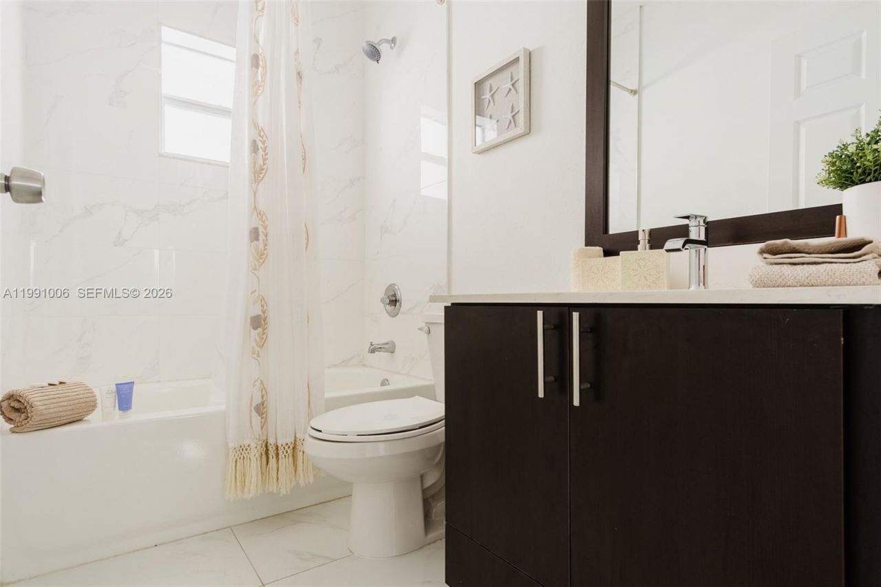 8765 NW 22nd Place , Miami, FL 33147 Photo