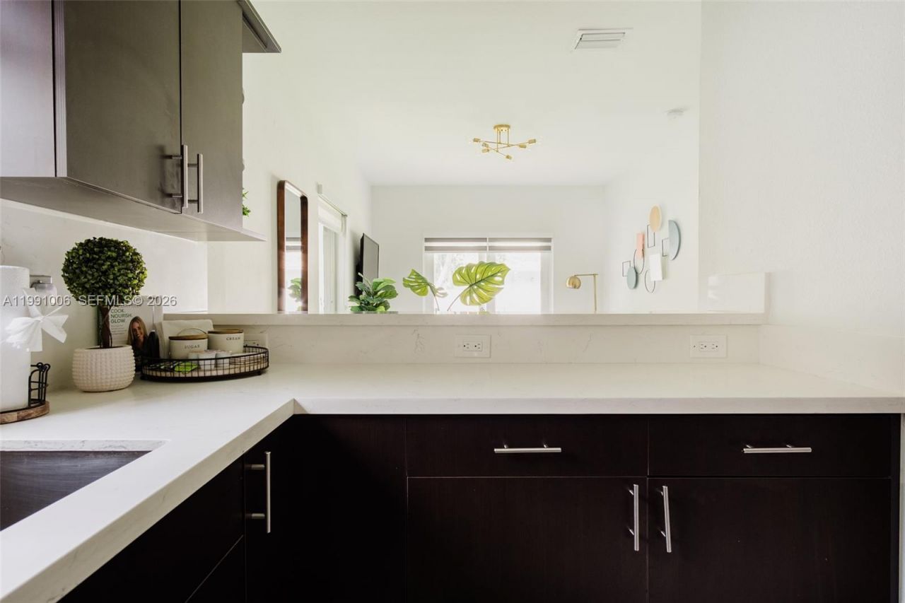 8765 NW 22nd Place , Miami, FL 33147 Photo