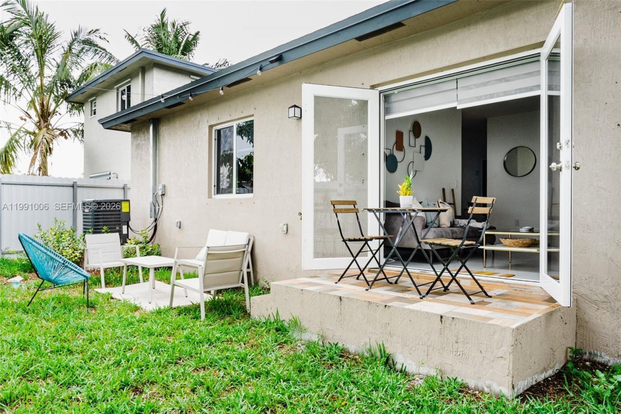 8765 NW 22nd Place , Miami, FL 33147 Photo