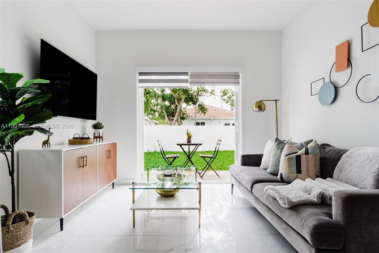 8765 NW 22nd Place , Miami, FL 33147 Photo