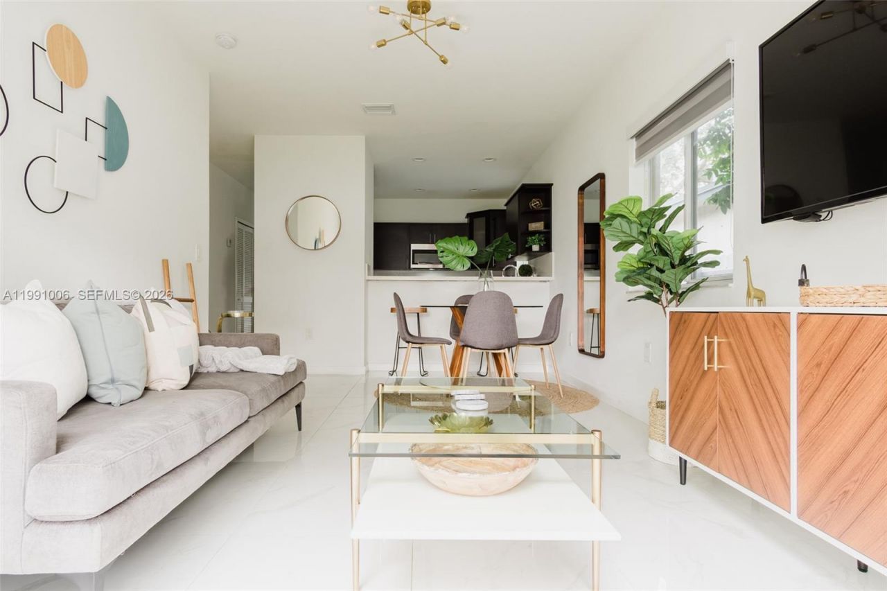 8765 NW 22nd Place , Miami, FL 33147 Photo