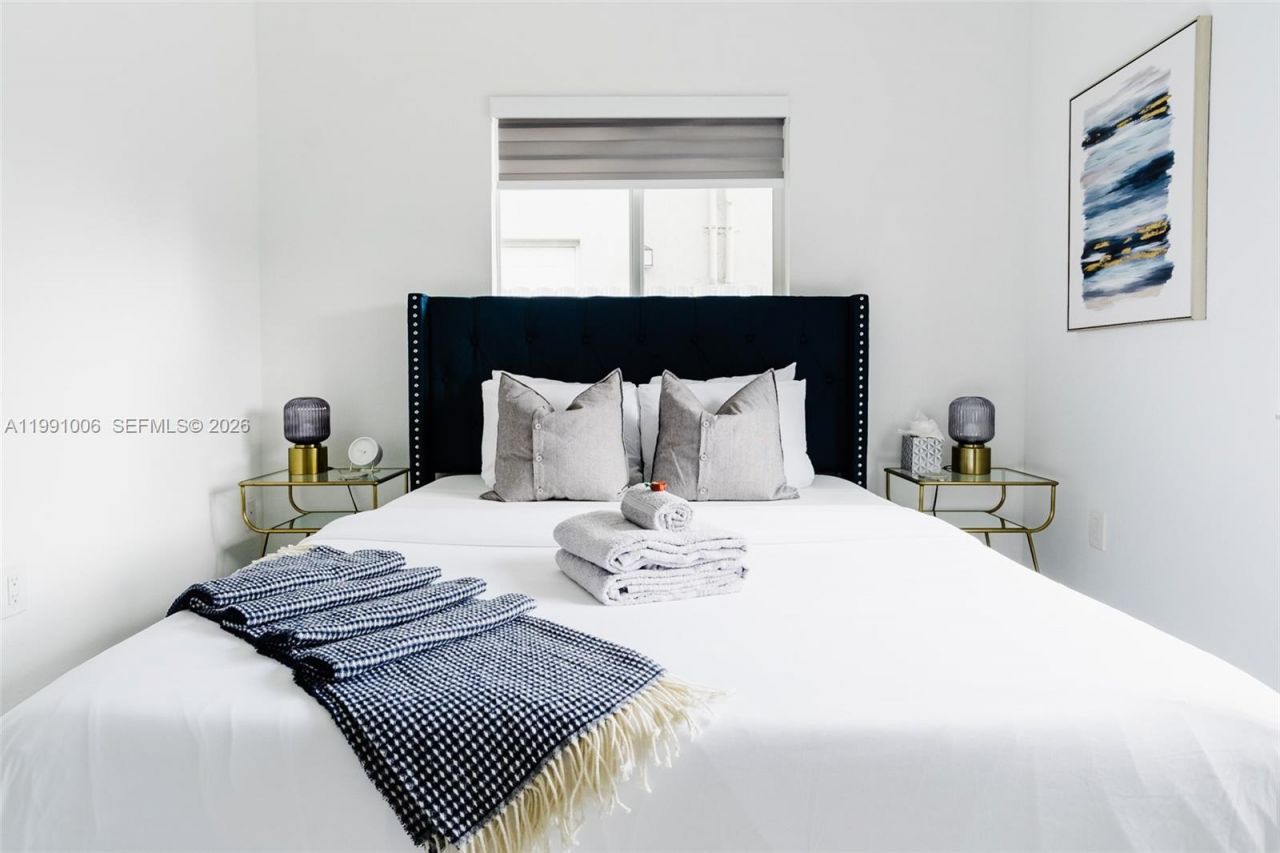 8765 NW 22nd Place , Miami, FL 33147 Photo