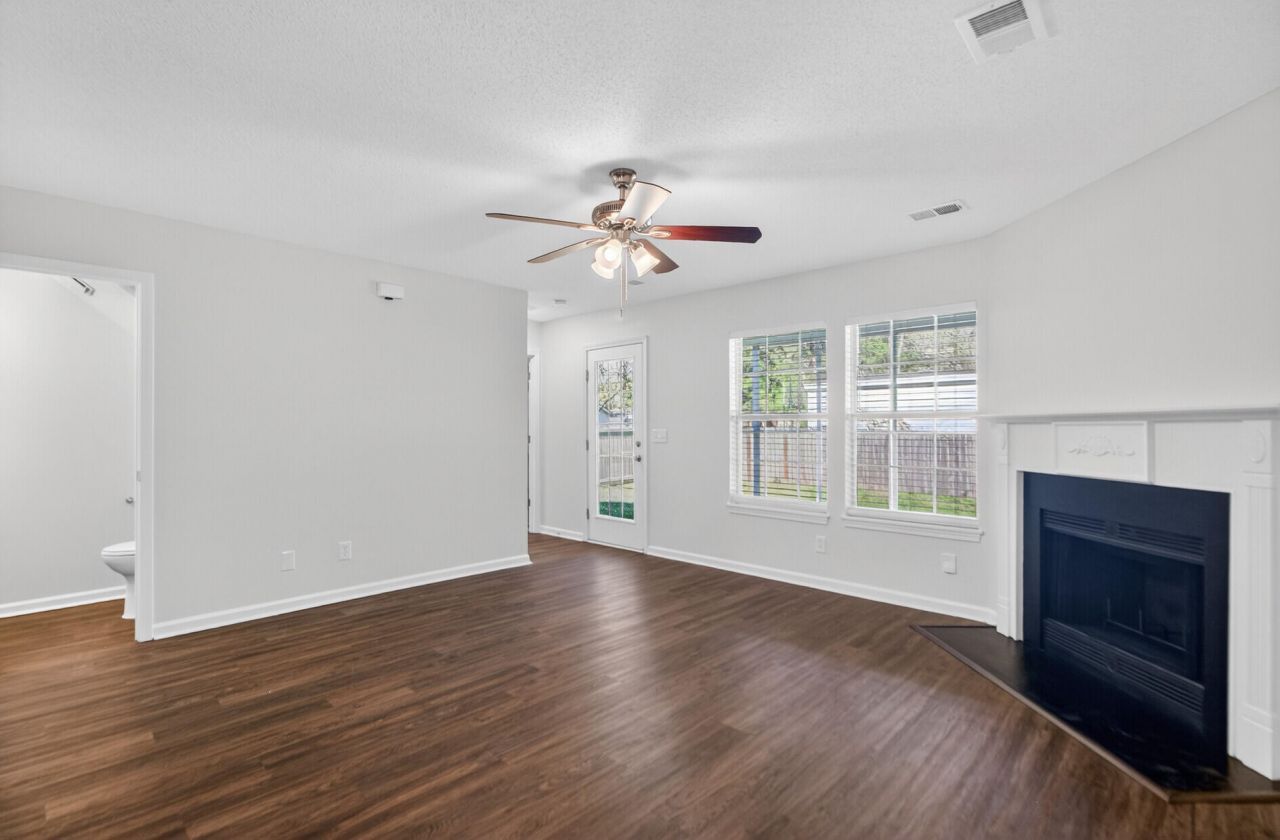 119 Macallan Court Photo 11