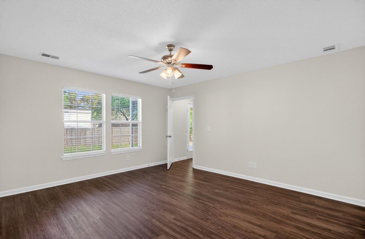 119 Macallan Court Photo 16