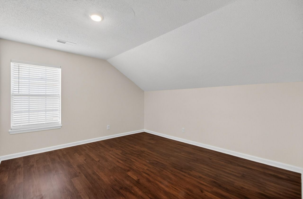 119 Macallan Court Photo 21