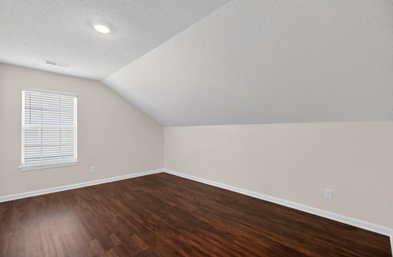 119 Macallan Court Photo 24