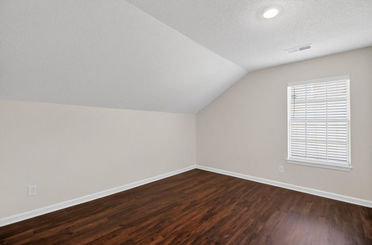 119 Macallan Court Photo 26