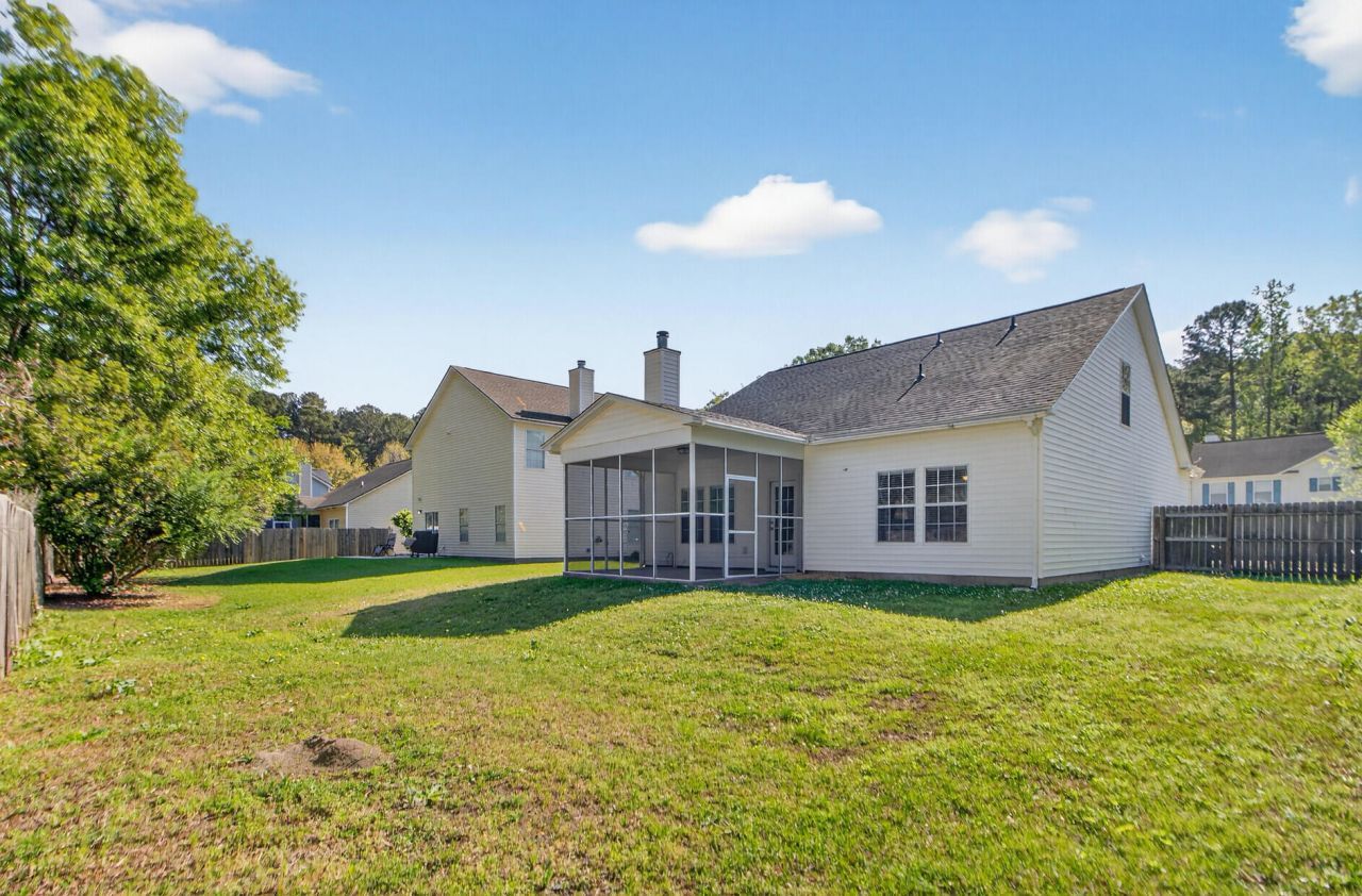 119 Macallan Court Photo 32