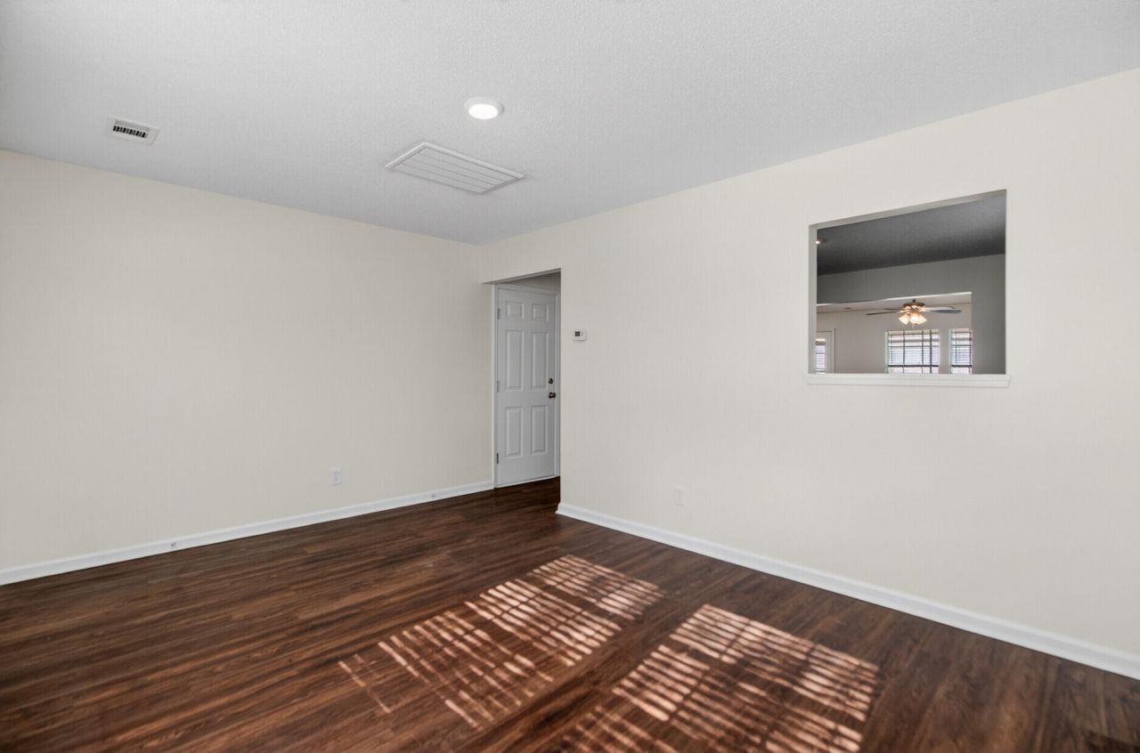 119 Macallan Court Photo 5