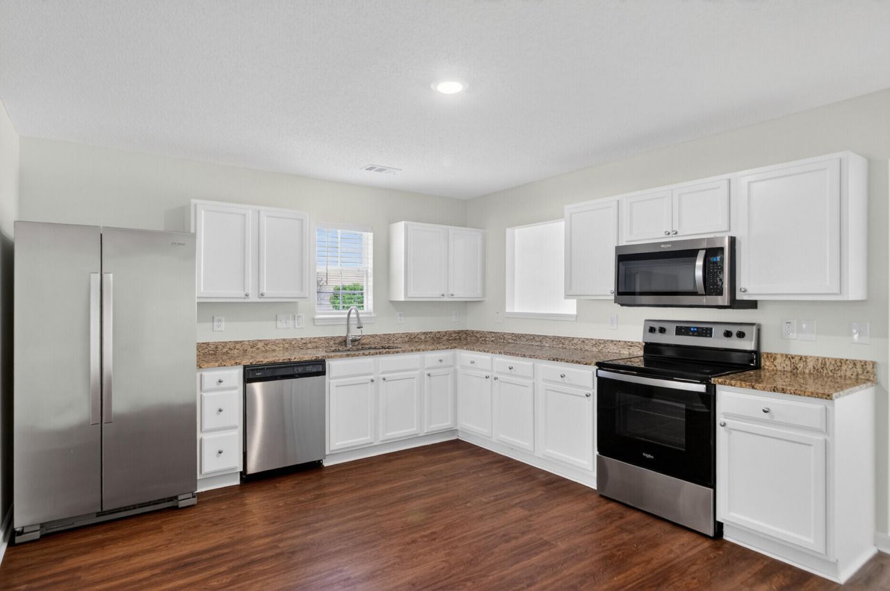 119 Macallan Court Photo 6