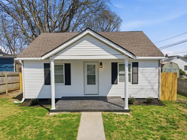 319 E 17th St , Columbia, TN 38401