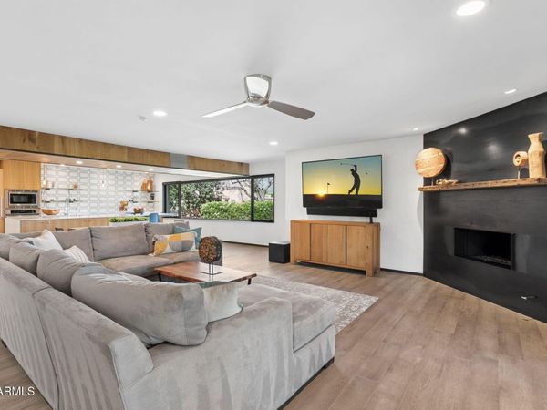 46 W TAM OSHANTER Drive, Phoenix, AZ 85023