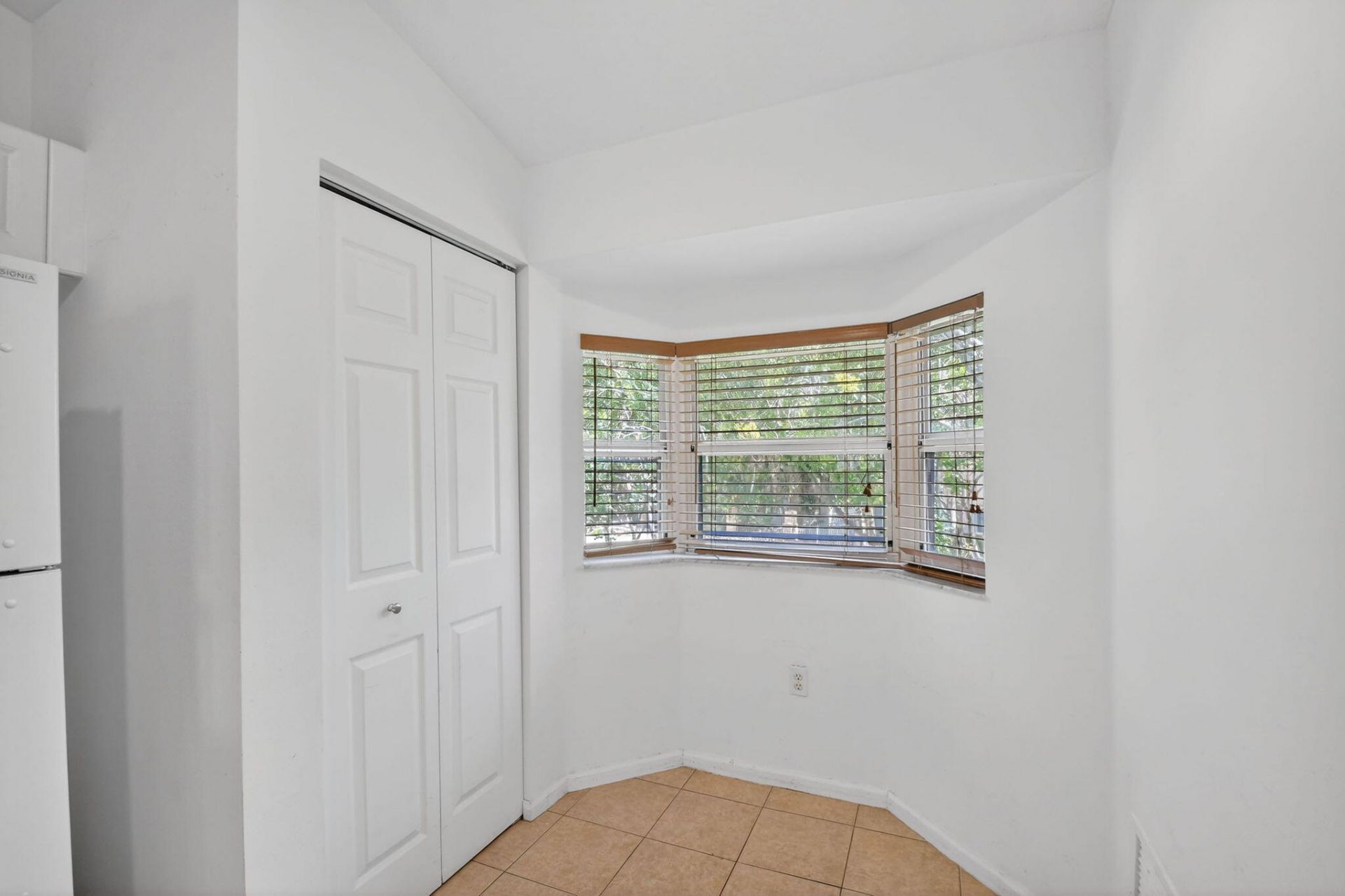 3790 N Jog Road, Unit 203, West Palm Beach, FL 33411 Photo