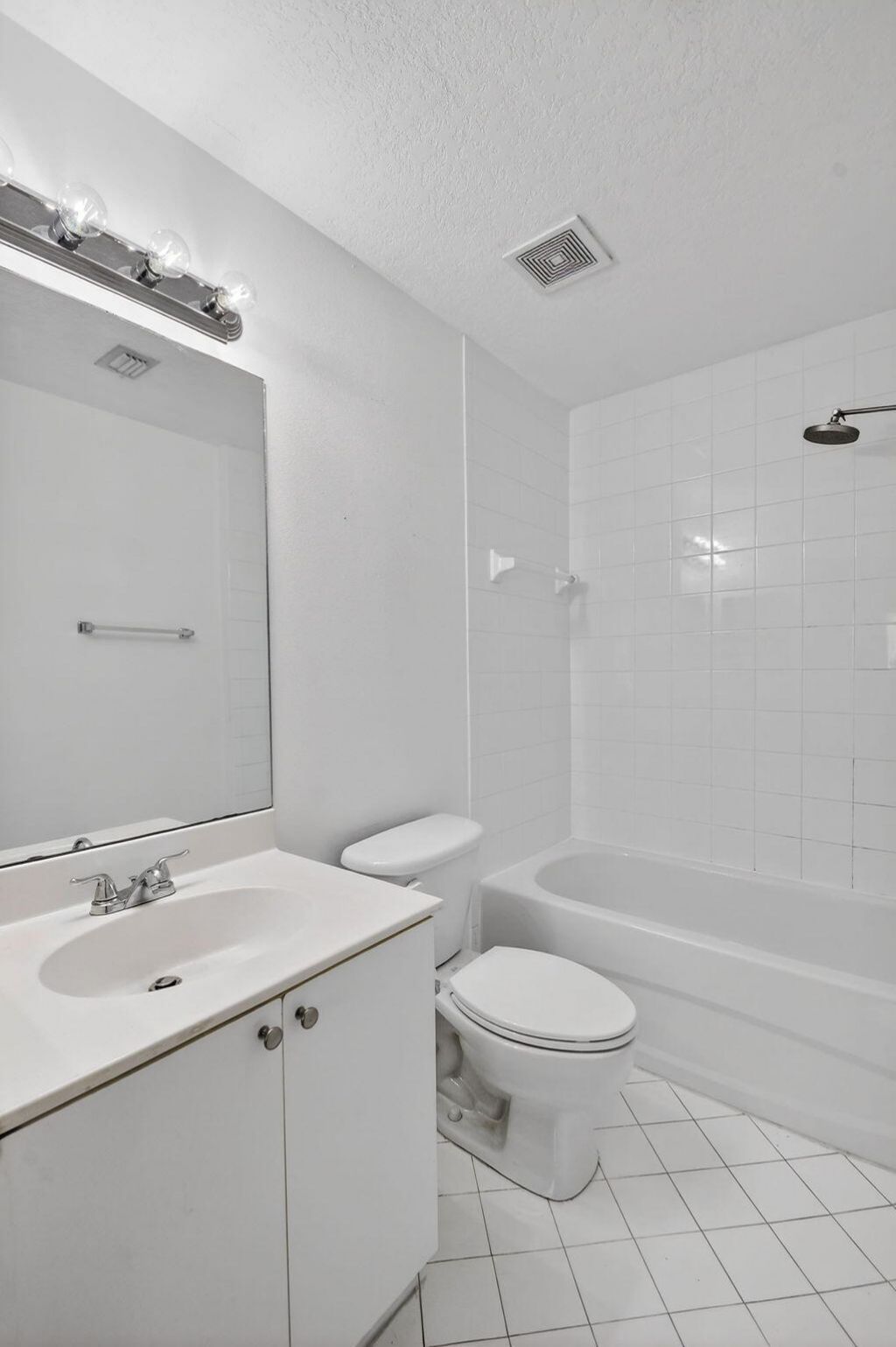 3790 N Jog Road, Unit 203, West Palm Beach, FL 33411 Photo