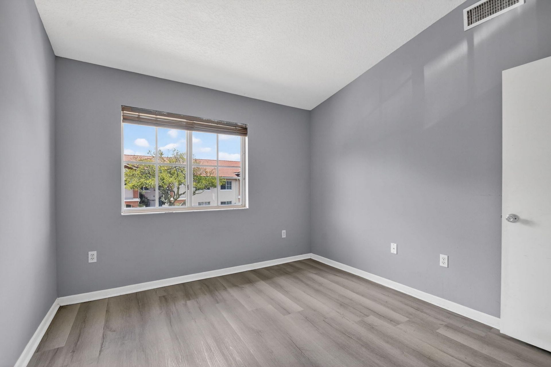 3790 N Jog Road, Unit 203, West Palm Beach, FL 33411 Photo