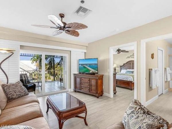 160 Palm ST, Unit 312, MARCO ISLAND, FL 34145