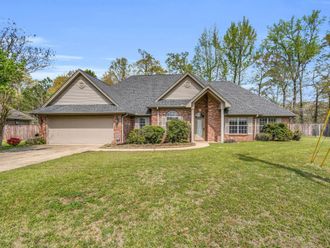 120 Acorn Dr Columbus, MS 39705