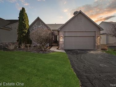1088 Eagle Nest Drive, Milford Vlg, MI 48381