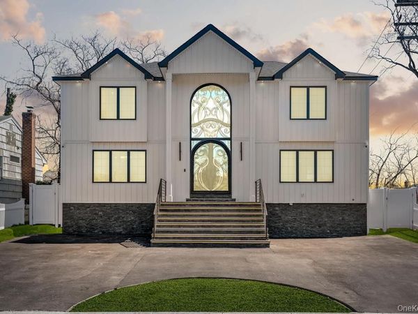 15 Forest Road , Valley Stream, NY 11581