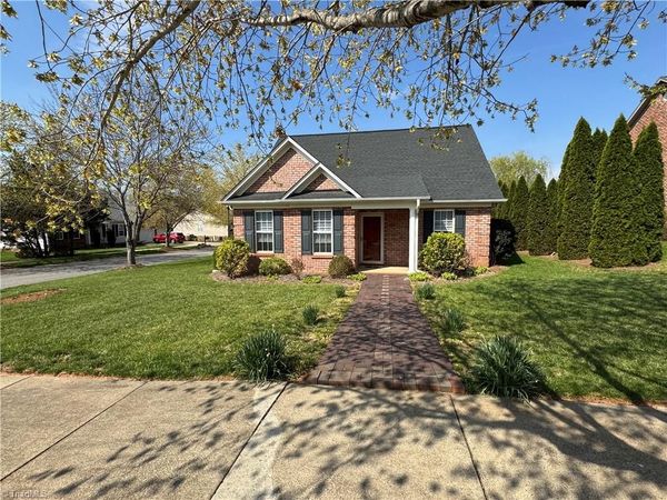 5804 Brakenwood Lane , Pfafftown, NC 27040