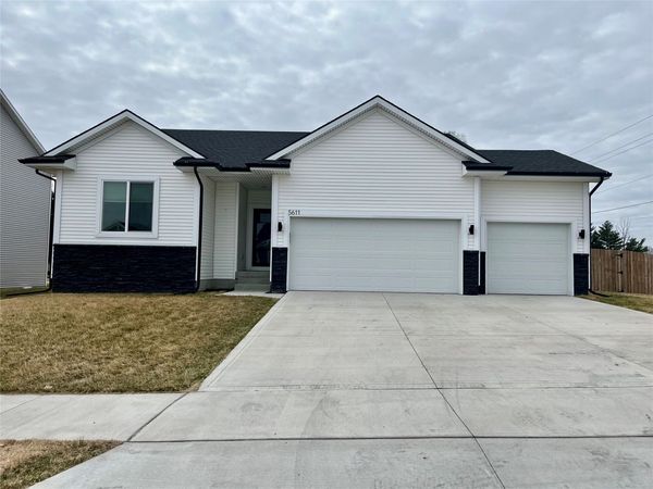 5611 Leyden Avenue , Des Moines, IA 50317