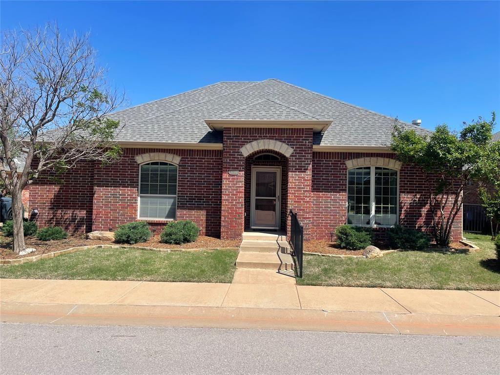 10316 Hawthorn Drive, Oklahoma City, OK 73120 Main Photo