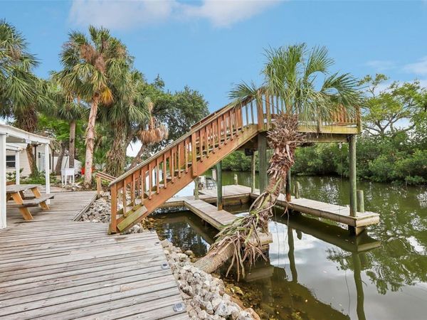 8825 OAK STREET, RIVERVIEW, FL 33578