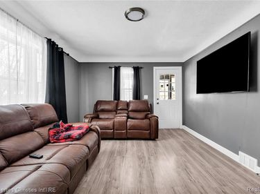 25636 New York Street, Dearborn Heights, MI 48125