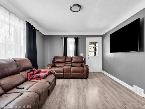 25636 New York Street, Dearborn Heights, MI 48125