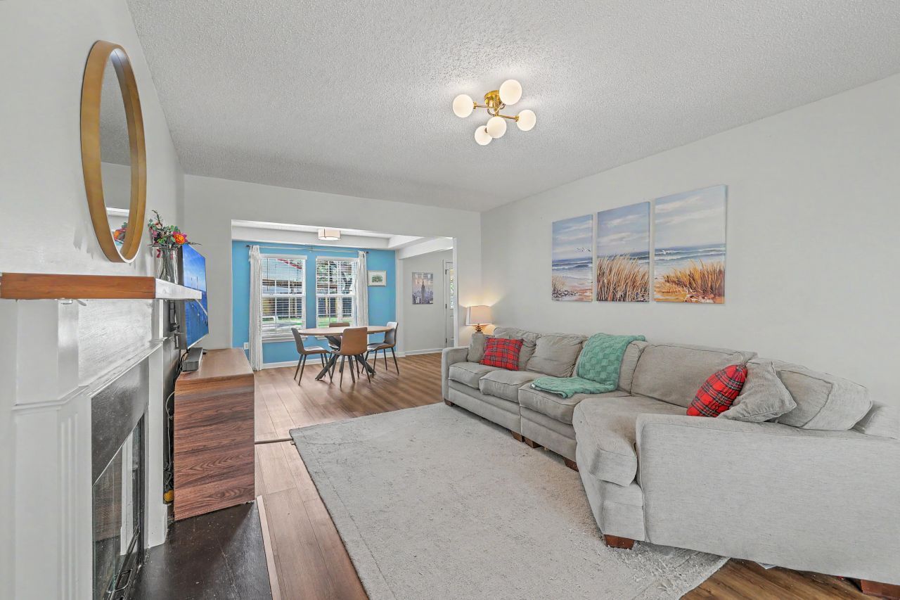 2200 Fragrant Lane Photo 18