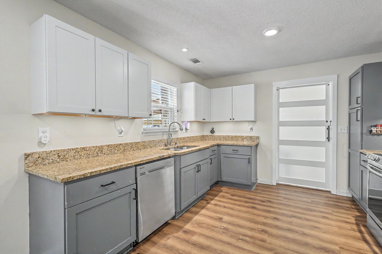 2200 Fragrant Lane Photo 22