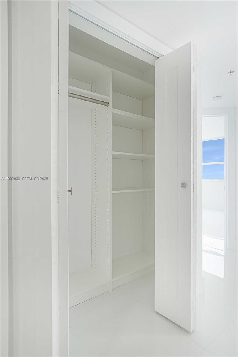 90 Alton Rd, Unit 2212, Miami Beach, FL 33139 Photo