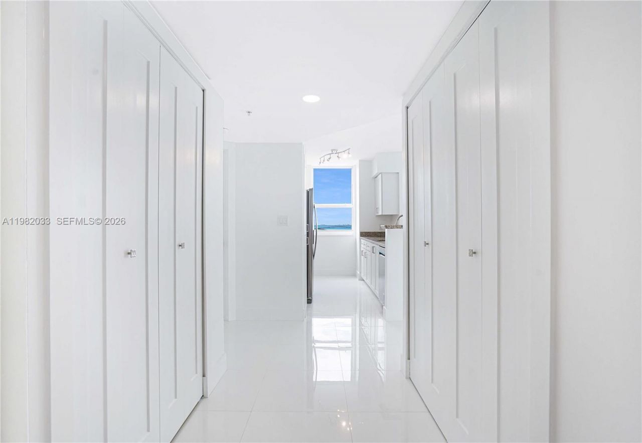 90 Alton Rd, Unit 2212, Miami Beach, FL 33139 Photo