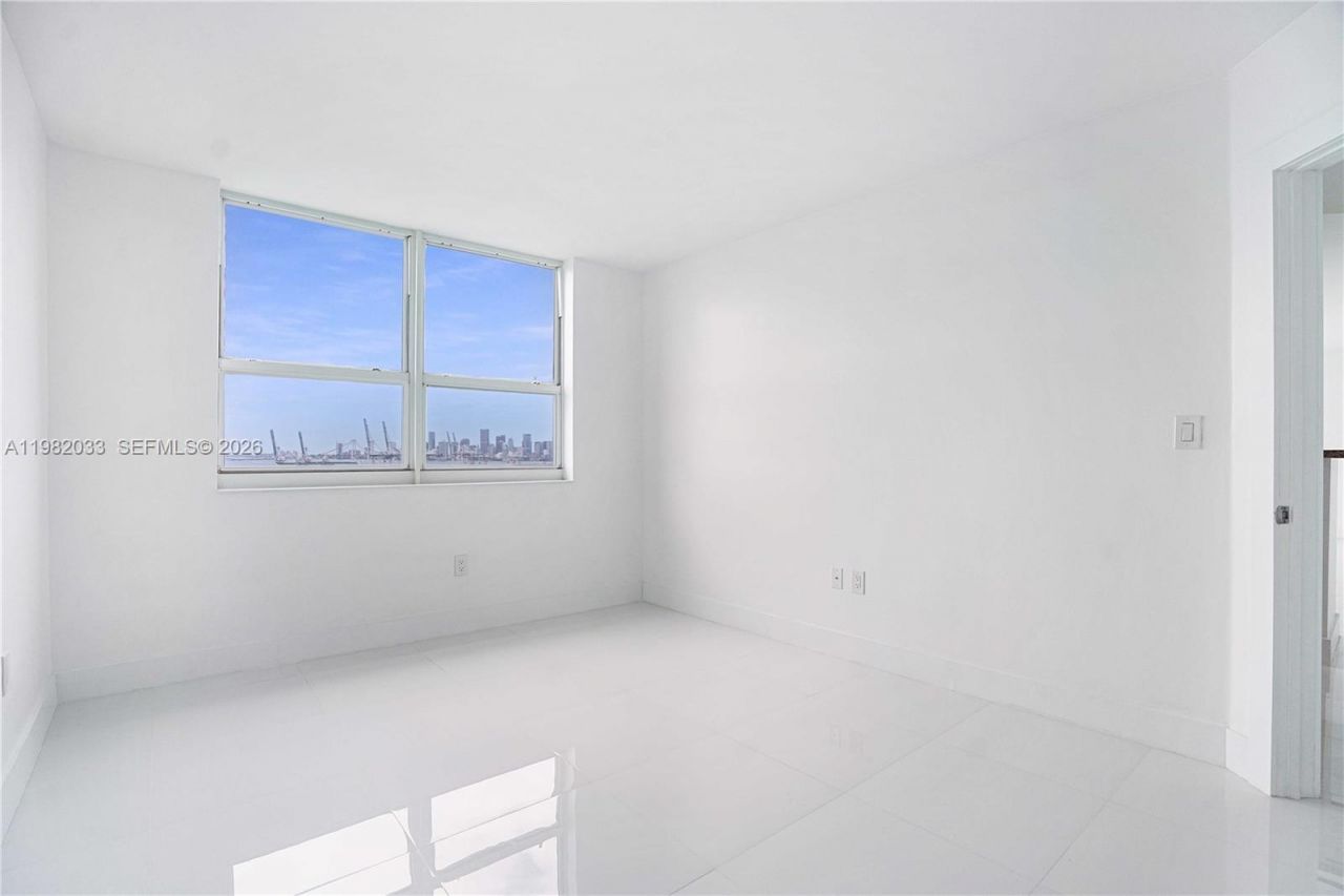 90 Alton Rd, Unit 2212, Miami Beach, FL 33139 Photo