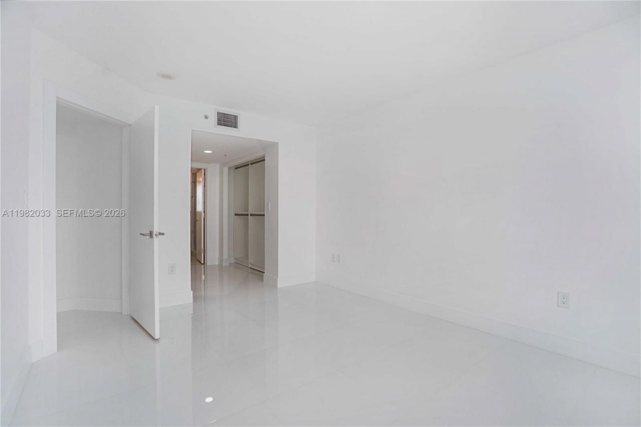 90 Alton Rd, Unit 2212, Miami Beach, FL 33139 Photo